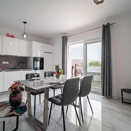 Family Antonija Apartment Pag Town