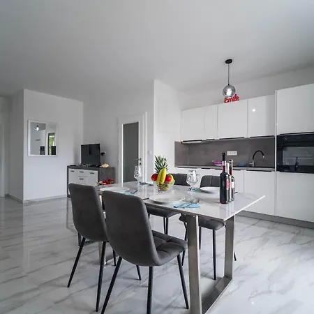 Family Antonija Apartment Pag Town